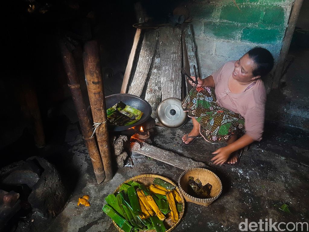 Kegiatan Harian Warga Desa Wisata Tetebatu. Mereka Bercocok Tanam hingga Memiliki Industri Kerupuk Rumahan.