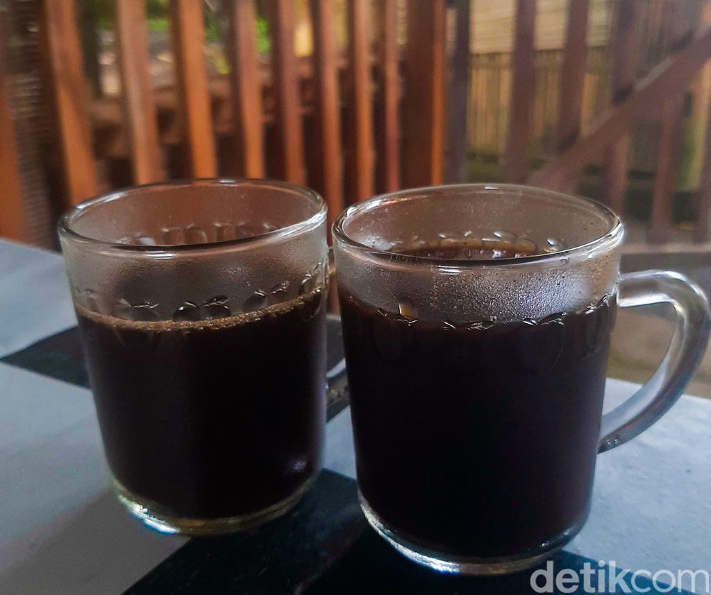 Kegiatan Harian Warga Desa Wisata Tetebatu. Mereka Bercocok Tanam hingga Memiliki Industri Kerupuk Rumahan.