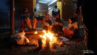 Menikmati malam dengan bakar ayam