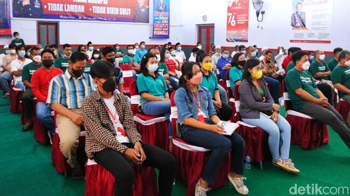 Warga Binaan Pemasyarakaan (WBP) Lapas Banyuwangi merayakan Natal dengan penuh suka cita. Sembilan WBP mengikuti ibadah Natal yang mengusung tema Cinta Kasih Kristus yang Menggerakkan Persaudaraan tersebut. Dalam perayaan itu, diserahkan pula remisi untuk 4 WPB.