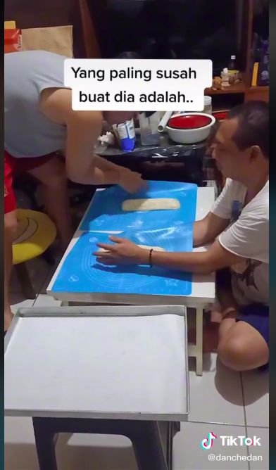 Kena PHK, Mantan Manager di BUMN Ini Kini Jualan Hotdog Unik