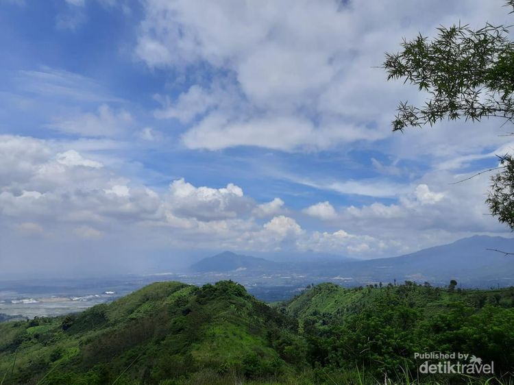 Potret Gunung Pangradinan, Merbabu van Bandung