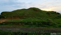 Nih, salah satu view saat senja di Bukit Seger. (Rachman_punyaFOTO)