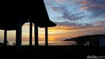 Menikmati Indahnya Lembayung Senja di Bukit Seger Mandalika