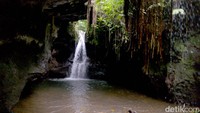 Desa ini memiliki luas sekitar 369 hektare. Dari Kuta Mandalika, perjalanan bisa ditempuh sekitar 1 jam untuk bisa sampai di lereng atau kaki gunung Rinjani ini loh.