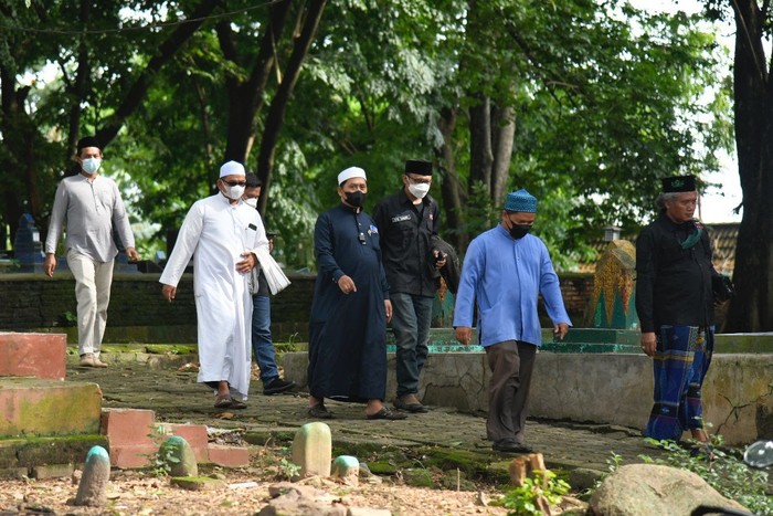 Sambangi Palembang, Relawan Ganjar Sowan ke Tokoh Agama hinhgga Ziarah