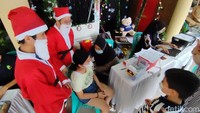 Vaksinasi dilaksanakan setelah selesai ibadah perayaan Natal. 