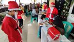 Santa Claus Hibur Anak-anak yang Divaksin di Gereja Ciamis