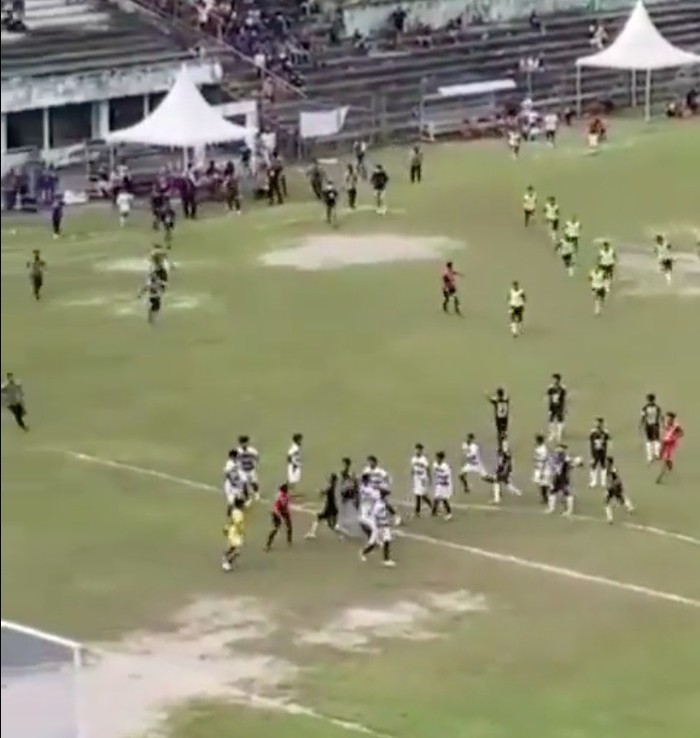 Screenshot Pengeroyokan Wasit Saat Final Liga 3 Sulsel