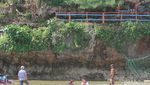 Foto: Ribuan Orang Berlibur di Pantai Drini Gunungkidul saat Natal