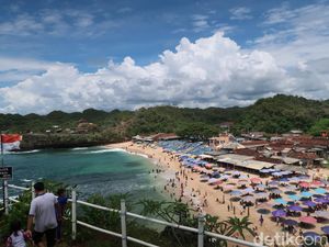 Ribuan Wisatawan Datangi Pantai Gunungkidul saat Natal
