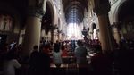 Suasana Khidmat Jemaat Gereja Katedral Laksanakan Misa Natal