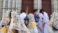 Humas Gereja Katedral Susyana Suwadie mengungkapkan rasa syukur karena ibadah natal kali ini bisa digelar secara langsung di tengah pandemi COVID-19. Tentu saja mewakili umat yang bisa hadir untuk mengkuti misa sefara offlline, umat tentu saja bisa bersyukur karena di kali ini sudah bisa datang walaupun juga terbatas, katanya. (Foto: Azhar-detikcom)