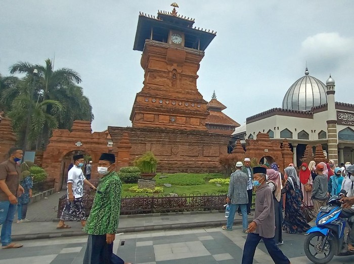 Suasana Kudus saat libur Natal dan Tahun Baru, Sabtu (25/12/2021).