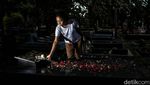 Suasana Ziarah Umat Nasrani di Makam Keturunan Portugis