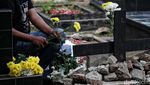 Suasana Ziarah Umat Nasrani di Makam Keturunan Portugis