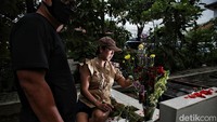 Perlu diketahui semua yang dimakamkan di makam itu adalah mereka yang memilki hubungan darah Portugis di kawasan Tugu.