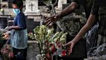 Suasana Ziarah Umat Nasrani di Makam Keturunan Portugis