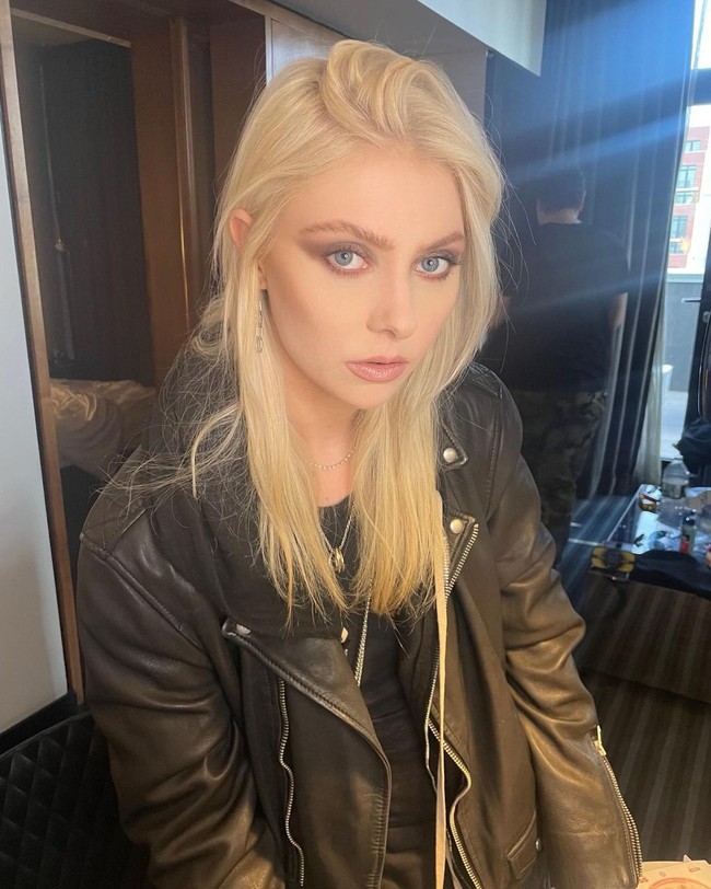 Taylor Momsen dikenal dengan perannya sebagai Jenny Humphrey dalam serial Gossip Girl. Ia pun terjun ke dunia musik dengan menjadi vokalis band rock, The Pretty Reckless dan merilis tiga album. Taylor belum lagi berakting setelah Gossip Girl. Foto: Instagram