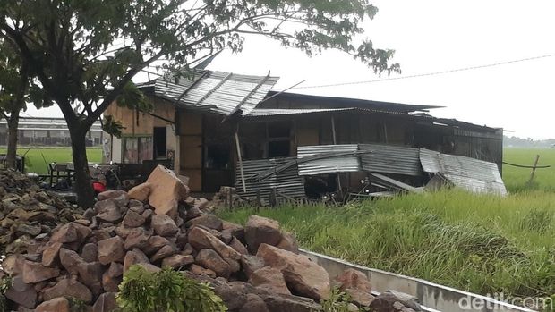 angin kencang di bojonegoro