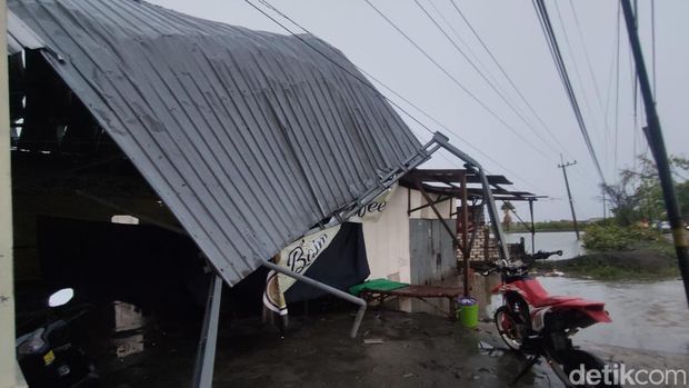 angin kencang di lamongan