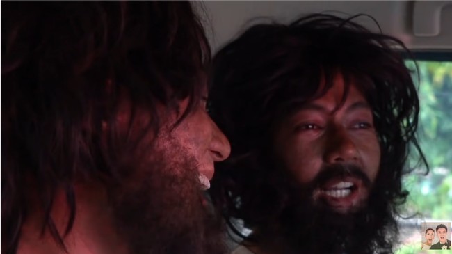 Baim Wong dan Paula VerhoevenBaim Wong beberapa kali membuat konten pura-pura jadi gelandangan. Ia didandani makeup artist yang biasa bekerja untuk produk film agar tampil seperti gembel. Dengan rambut dan janggut palsu, wajah Baim juga dibuat kotor untuk meyakinkan orang. Ia pun pernah mengajak sang istri cantiknya yang seorang model untuk sama-sama jadi orang gila.Foto: YouTube