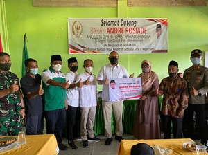 Andre Rosiade Bantu Pesantren, Masjid & Musala di Dharmasraya