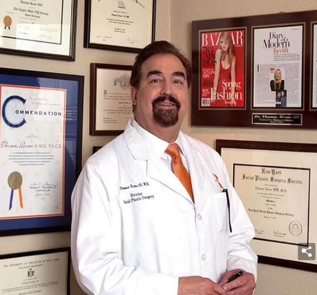 Hidup Conrado mendapat secercah harapan untuk menjadi lebih baik setelah dia bertemu dengan pakar bedah plastik Dr. Thomas Romo. Dia merupakan direktur bagian bedah plastik wajah di Rumah Sakit Lenox, New York. Foto: Dok. Romo Plastic Surgery