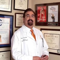 Hidup Conrado mendapat secercah harapan untuk menjadi lebih baik setelah dia bertemu dengan pakar bedah plastik Dr. Thomas Romo. Dia merupakan direktur bagian bedah plastik wajah di Rumah Sakit Lenox, New York. Foto: Dok. Romo Plastic Surgery