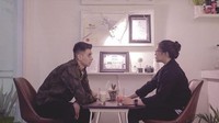Momen ngopi romantis Nadeo Winata dan Destiara juga tampak pada foto ini. Kini mereka telah dikaruniai seorang anak. Foto: Instagram @nadeowinata