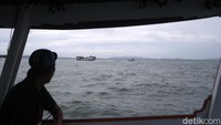 Pulau privat yang terletak di Badau, Kabupaten Belitung itu menyuguhkan pemandangan pantai dan laut yang menakjubkan. Bahkan keindahannya disebut-sebut sejajar dengan Pulau Maldives di Samudera Hindia. 
