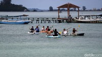 Nelayan-nelayan yang digandeng itu mayoritas berdomisili di Pulau Rengit. Lokasinya tak jauh dari Pulau Leebong. Manajemen memberikan tarif rata-rata untuk setiap kapal.