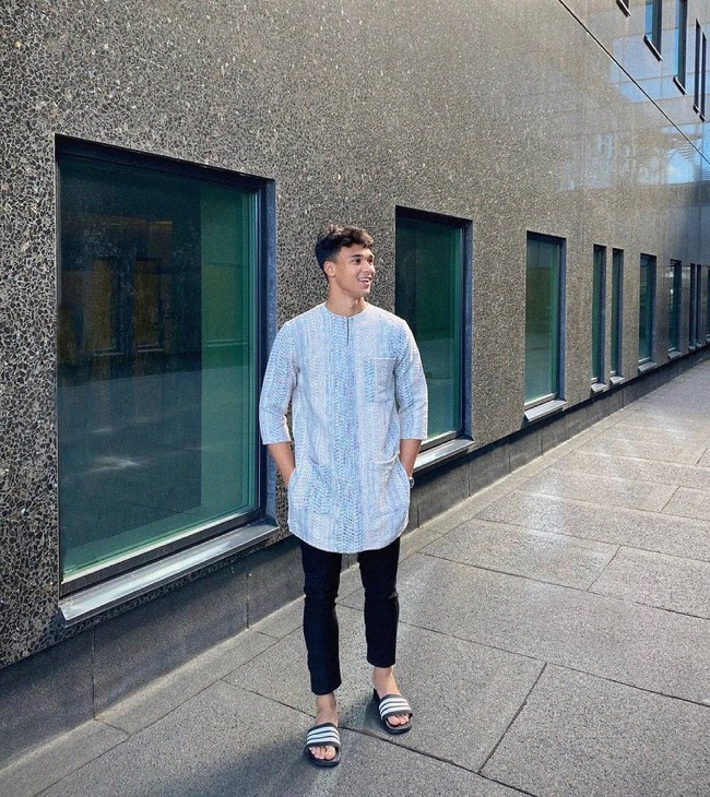 Begini gaya Ikhsan Fandi ketika mengenakan busana untuk merayakan Hari Raya. Foto: Instagram @ikhsanfandi