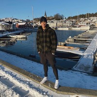 Saudara Irfan Fandi dan Ilhan Fandi yang juga pemain bola Timnas Singapura tersebut memakai celana pendek dengan legging saat sedang musim dingin. Foto: Instagram @ikhsanfandi