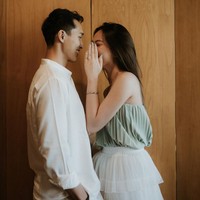 Shania Junianatha atau yang lebih dikenal Shanju kini resmi menjadi tunangan Jonatan Christie. Shanju pun sudah eksis di industri hiburan setelah bergabung dengan grup musik JKT 48. Foto: Instagram