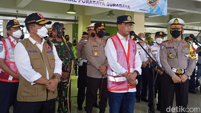 Kakorlantas Polri mendampingi menhub di Terminal Bungurasih