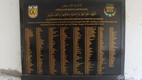 Kini lahan, rumah berikut kapal nelayan tadi dibeli pemerintah untuk dijadikan monumen. Deretan nama-nama korban jiwa di Lampulo pun diukir di dalam batu nisan yang tertempel di dinding, tepat di bawah lunas (kayu bagian bawah) perahu. Yudha Maulana/detikcom