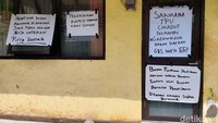 Pantauan detikcom, Minggu (26/12/2021) beragam poster dan spanduk berisikan tuntutan dan aspirasi dipasang di sekitar Kantor UPT Wilayah III Distaru Kota Bandung yang letaknya tidak jauh dari gerbang TPU Cikadut.