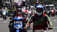 Suasana arus lalu lintas di Jalan Merdeka, Kota Bandung.