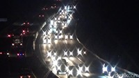 Meningkatnya volume kendaraan ini diakibatkan banyaknya warga Jakarta dan sekitarnya yang melakukan perjalanan balik ke tempat asal usai menikmati masa liburan.  