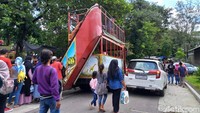 Dirut Solo Zoo Bimo Wahyu Widodo Dasir Santoso menyampaikan, untuk musim liburan terutama di weekend jumlah pengunjung bisa meningkat dua kali lipat.