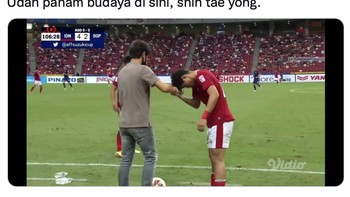 Pelatih boleh asing, budaya Indonesia tetap menghormati orang yang lebih tua. Foto: Twitter