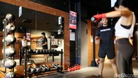 Menurut Owner 9Round, Idham Switriadji saat dijumpai di Senopati, Jakarta Selatan, Basicnya 9Round adalah Kick Boxing. Sesuai dengan namanya, sarana ini menyediakan 9 ronde dan dalam setiap rondenya workout dilakukan 3 menit. Setelah itu istirahat 30 detik, dan melanjutkan ke workuot berikutnya hingga begitu seterusnya.