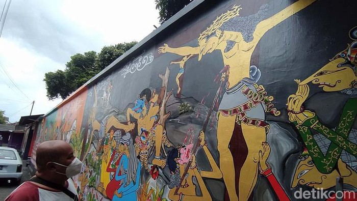 Mural Kisah Alkitab Mejang di Muntilan Magelang Mural wayang yang menggambarkan tentang kisah Alkitab tergambar di tembok depan Gereja Kristen Indonesia (GKI) Muntilan, Magelang, Jateng. Begini potretnya.