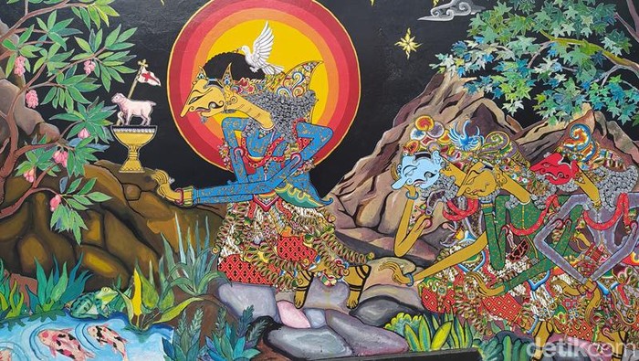 Mural wayang wahyu di depan GKI Muntilan, Kabupaten Magelang