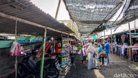 Tidak ada penumpukan pengunjung di kios yang menjual oleh-oleh.