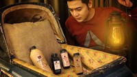 Ada beberapa botol kopi kekinian yang dipamerkan Kriss Hatta. Ada kopi susu dengan campuran gula dari nektar kelapa. Kriss Hatta juga doyan kopi kekinian.  Foto: Instagram @krisshatta07