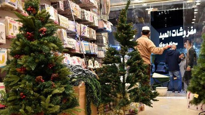 Christmas decorations are displayed for sale at a gift shop in Saudi Arabias capital Riyadh, on December 7, 2020. - Until barely three years ago, such items were almost impossible to be openly sold in Saudi Arabia, where authorities have clipped the powers of the clerical establishment long notorious for enforcing Islamic traditions. For decades, Christmas sales were largely underground, and Christians from the Philippines, Lebanon and other countries celebrated the festival behind closed doors or in expat enclaves. (Photo by FAYEZ NURELDINE / AFP)