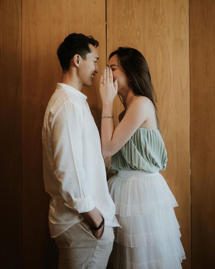 Shanju eks JKT48 dan Jonatan Christie tunangan