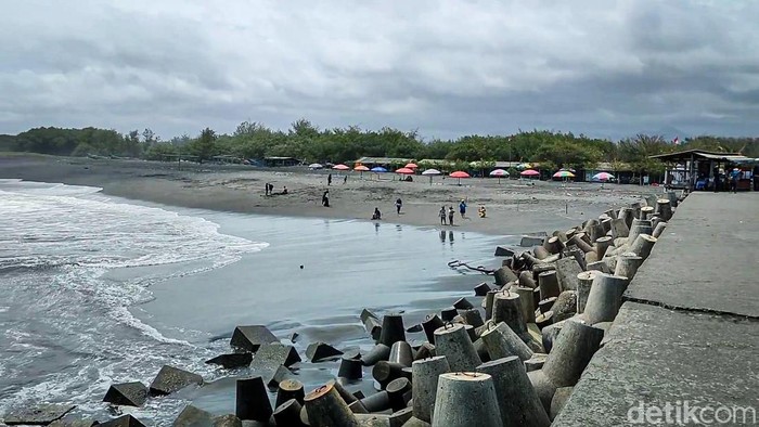 Suasana Pantai Glagah Kulon Progo, DI Yogyakarta, Minggu (26/12/2021)